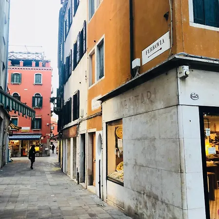 Santa Lucia Apartament *